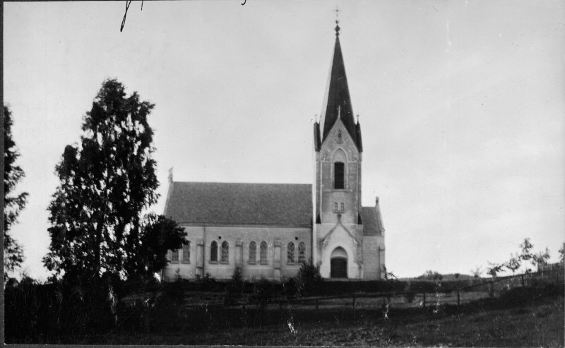 Edsleskogs kyrka från syd.