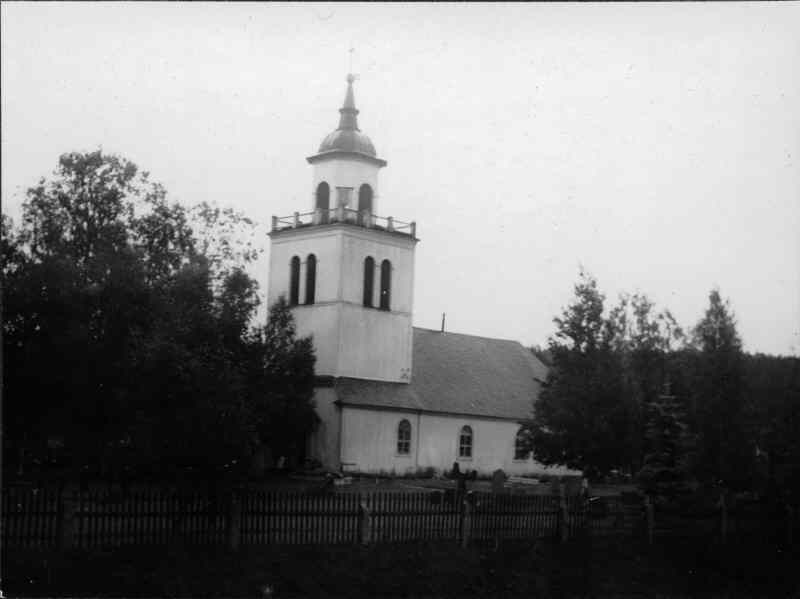 Överhogdals kyrka från syd