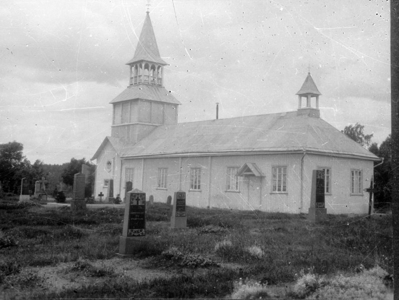 Ödskölts kyrka från sydöst
