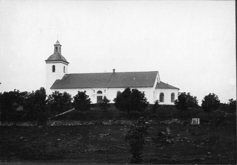 Dals-Eds kyrka från syd.