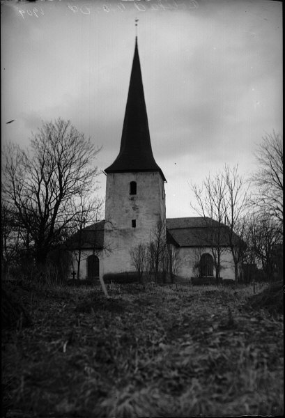 Bolstads kyrka från väst.