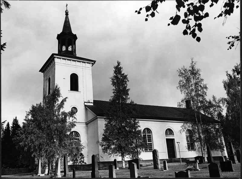 Mörsils kyrka från sydväst