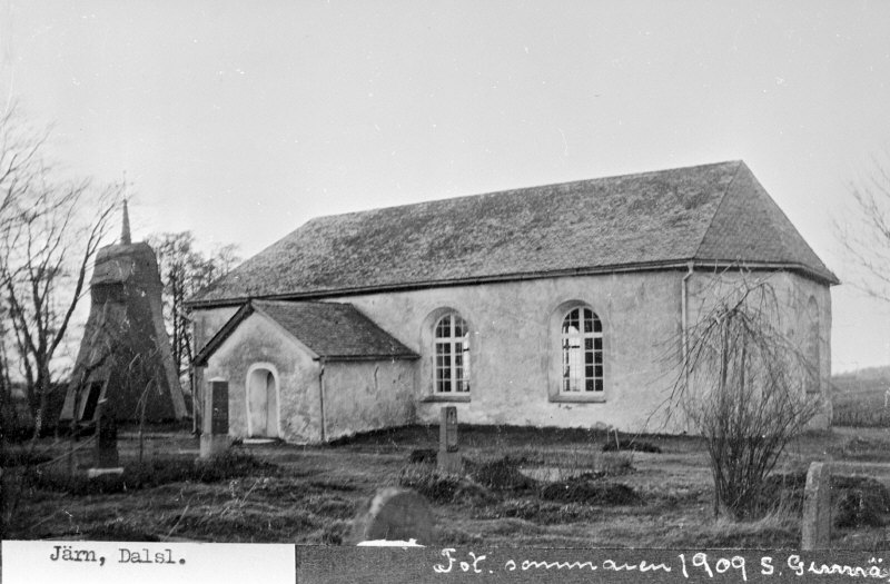 Järns kyrka från sydöst.