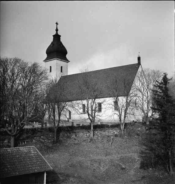 Bettna kyrka från sydöst