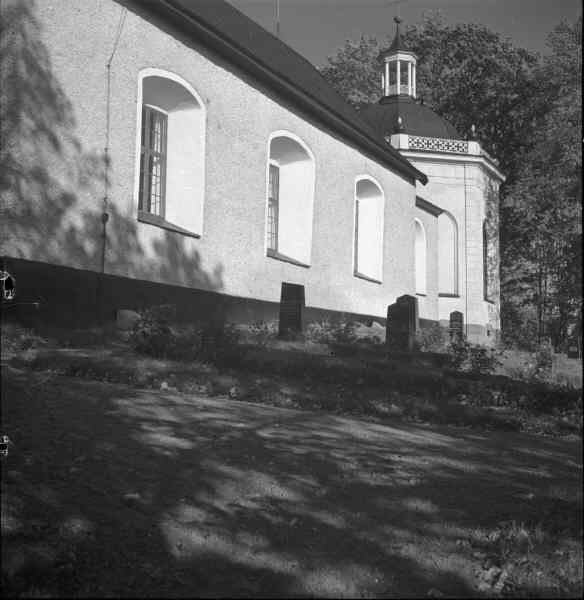 Björnlunda kyrka, östra delen av sydfasaden