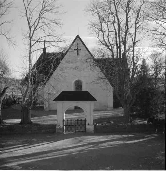 Stora Malms kyrka från väster