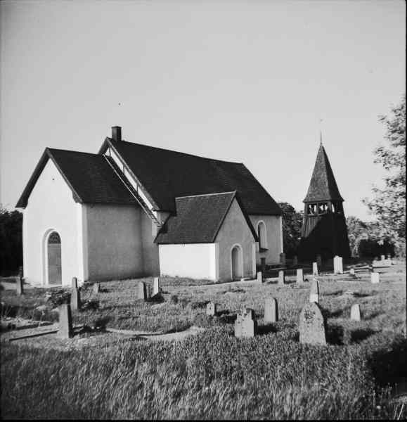 Härads kyrka från sydväst