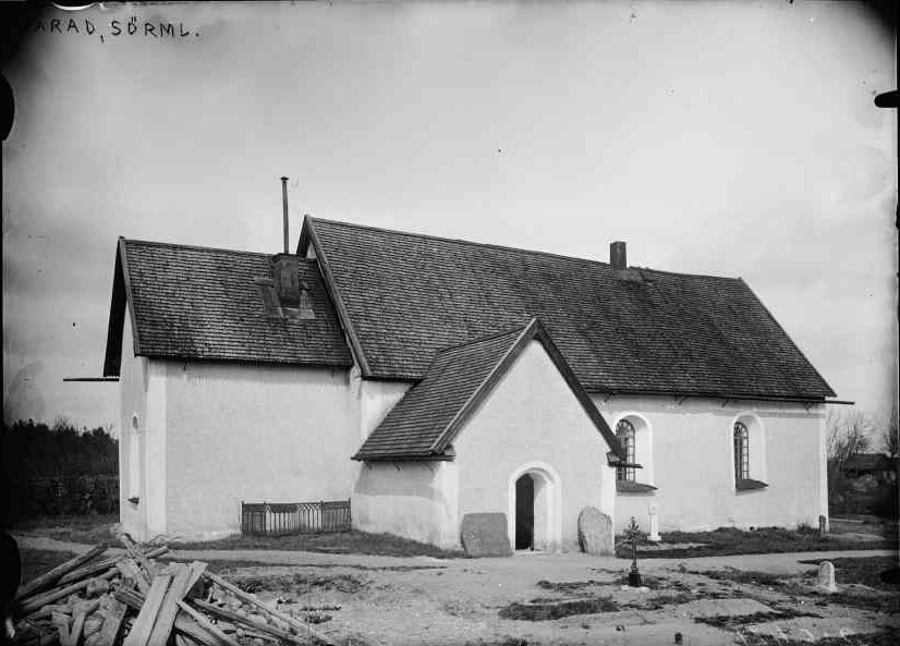 Härads kyrka från söder
