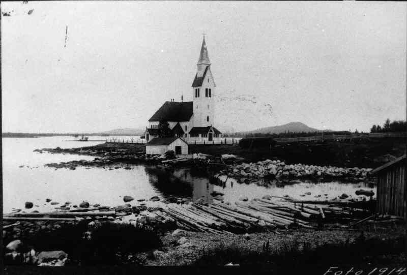 Arjeplogs kyrka med omgivningar från söder