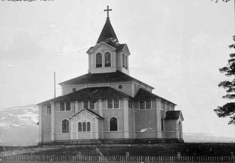 Gällivare kyrka med omgivningar