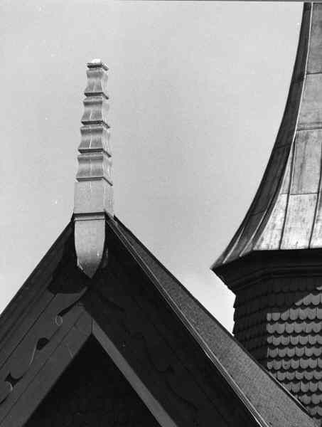 Kiruna kyrka, detalj av gavelkrön med takryttare