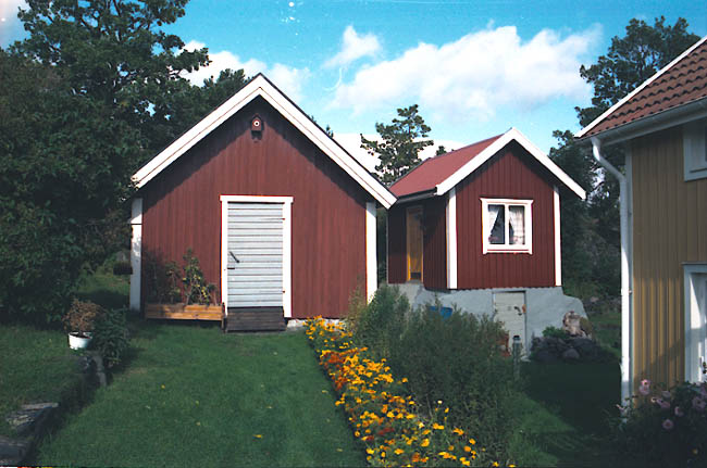 Hus nr. 9018, bod (f.d. visthusbod) samt hus nr. 9019; bod (f.d. visthusbod + källare).