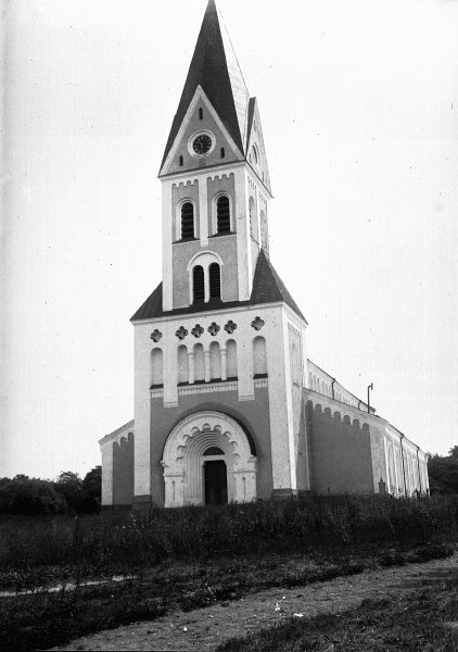 Bräkne-Hoby kyrka från väster