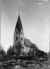 Stenkumla kyrka med omgivning från sydväst