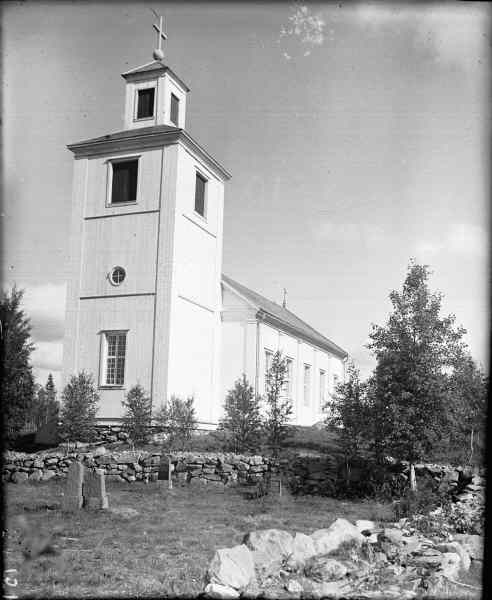 Risbäcks kyrka från sydväst