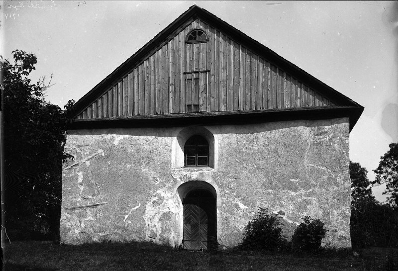 Sundals-Ryrs gamla kyrka från väster