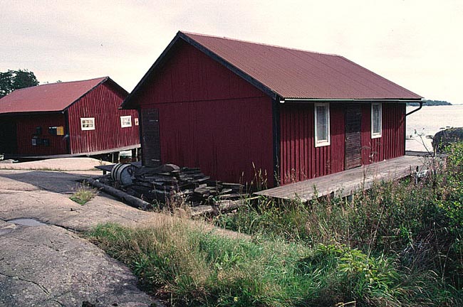 Nr 9007, båthus.