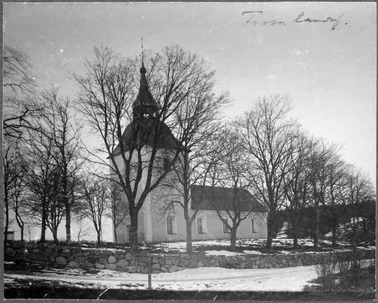 Trosa landsförsamlings kyrka från sydväst