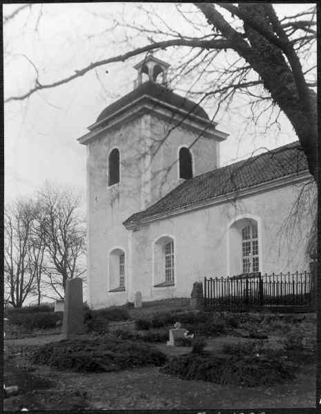 Vagnhärads kyrka från sydöst.