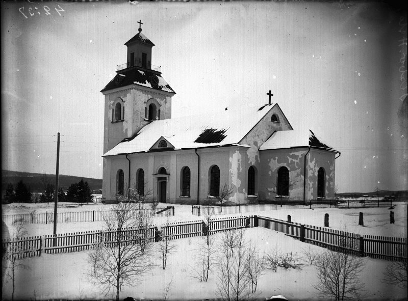 Ilsbo kyrka från sydöst.