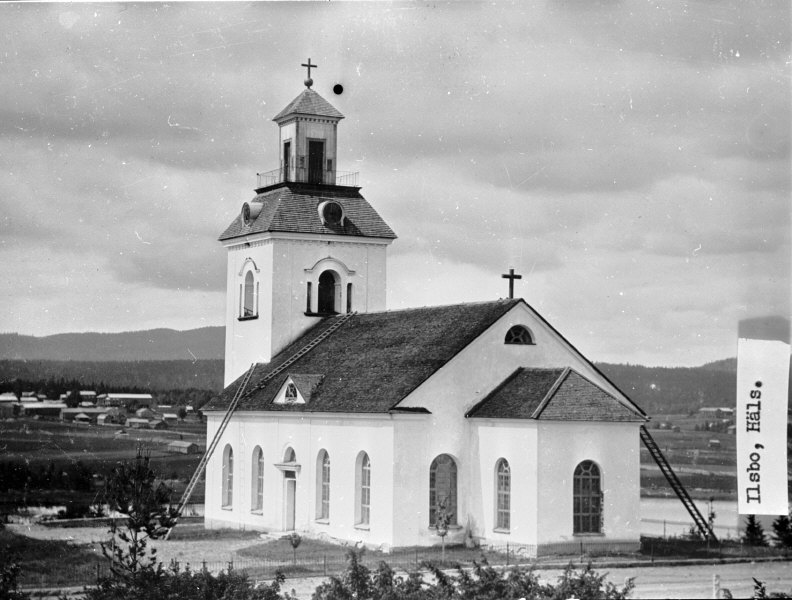 Ilsbo kyrka från sydöst.