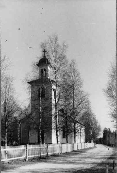 Lingbo kyrka från nordväst. 