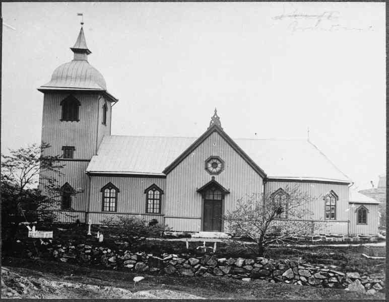 Grundsunds kyrka från söder.