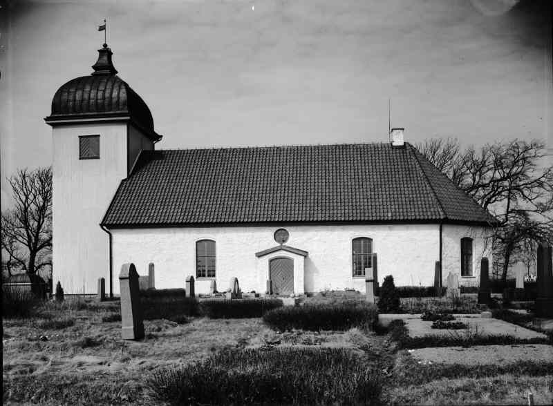 Jörlanda kyrka från söder. Nya kyrkan.