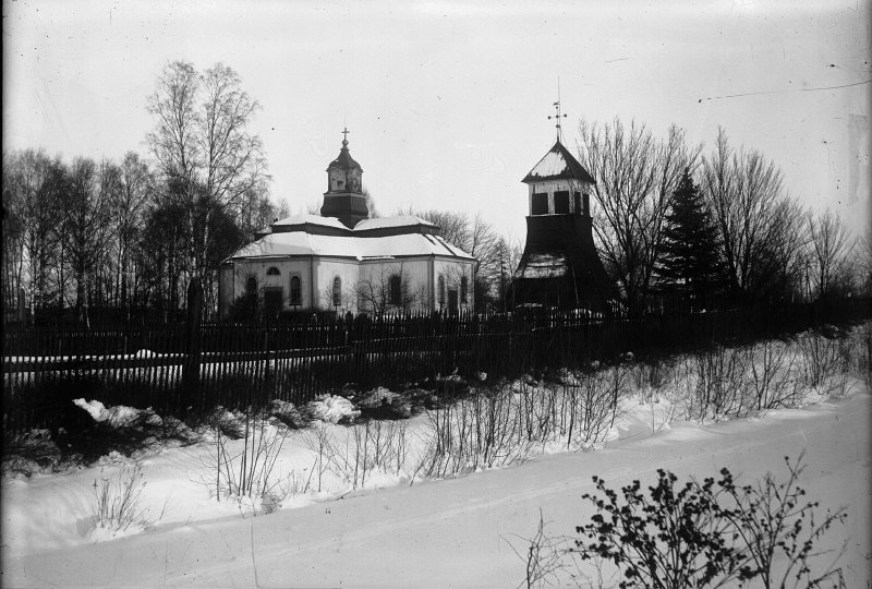 Lovisa Ulrika kyrka med omgivning.