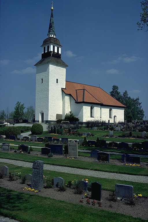 Landeryds kyrka från sydväst.