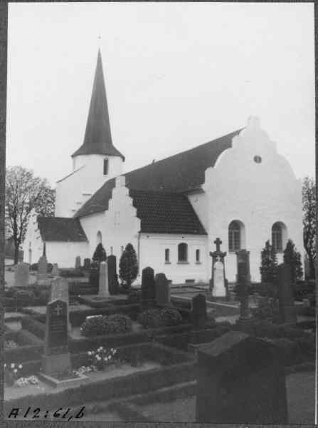 Blentarps kyrka mot söder