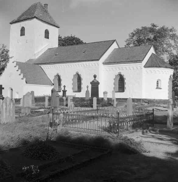 Everlövs kyrka mot sydöst