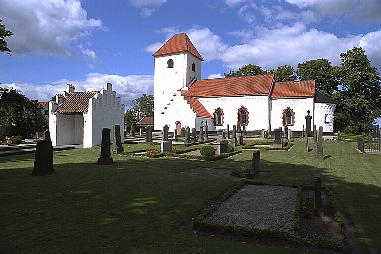 Everlövs kyrka mot söder