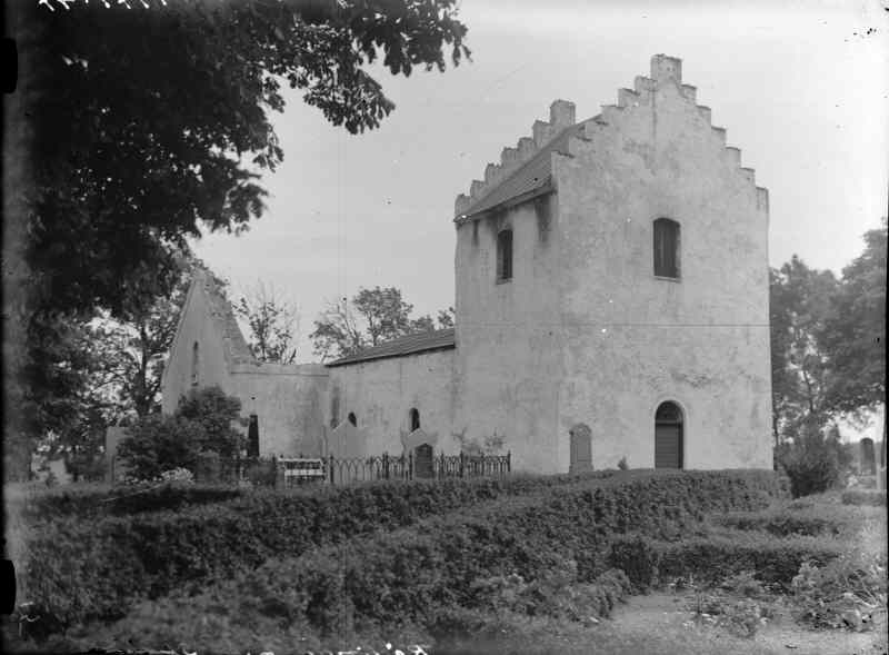 Röddinge kyrka mot nordväst