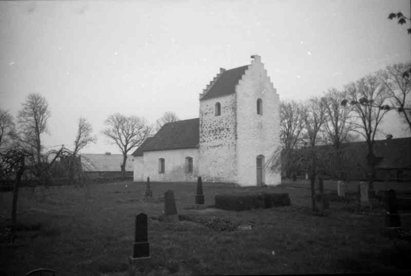 Södra Åsums gamla kyrka mot nordväst