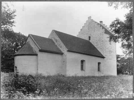 Södra Åsums gamla kyrka mot noröst