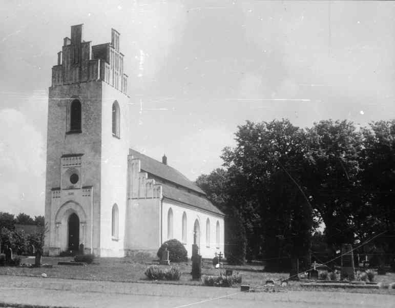 Billeberga kyrka mot sydväst