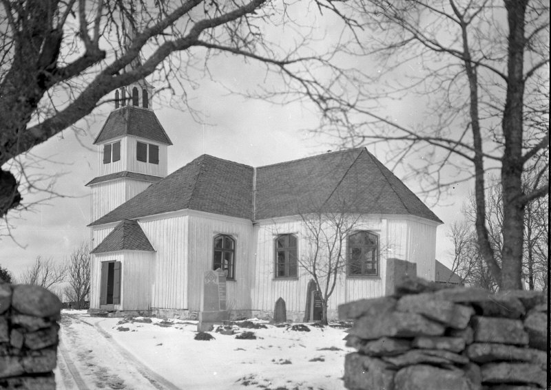 Gesäters kyrka från sydöst.