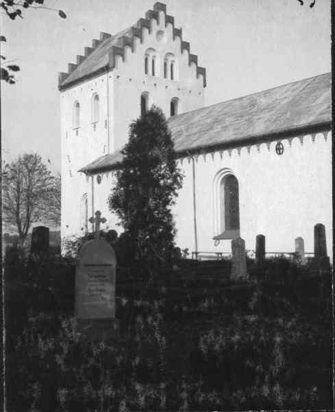 Ausås kyrka mot sydöst