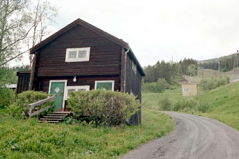 Foto från söder. Liftbyggnaden 9001 syns till vänster.