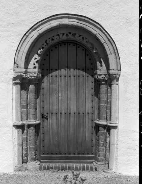 Gislövs kyrka, sydportalen