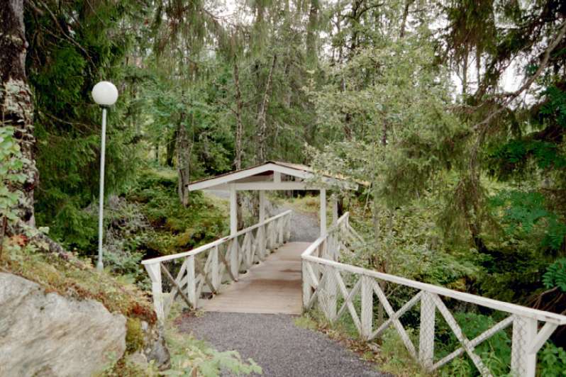 Bron över Mörviksån vid Hummelannexen.