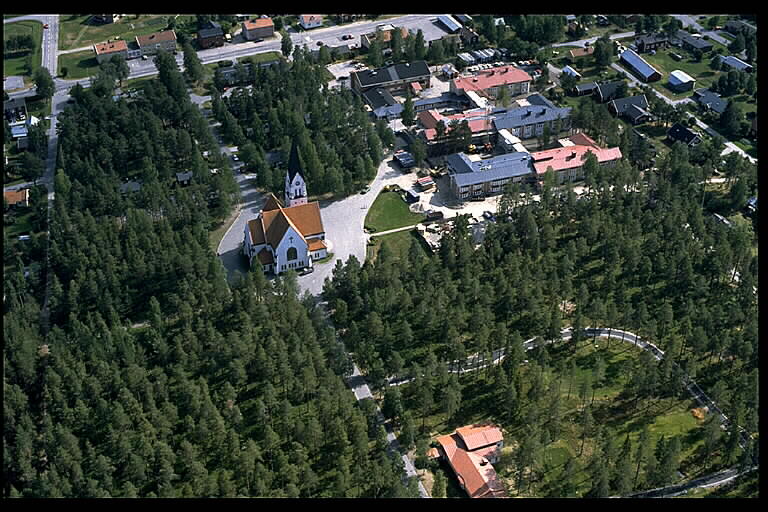 Hortlax kyrka med omgivningar