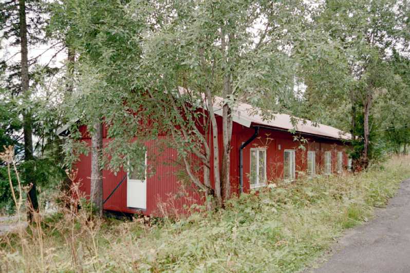 Byggnaden från ost.