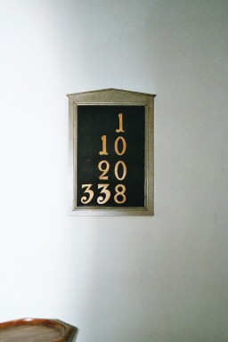 Broby kapell, nummertavla. Neg.nr 03/198:06.jpg