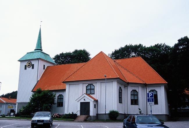 Kyrkan från söder. 