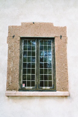 Västerplana kyrka. Fönster i södra korsarmens västfasad. Neg.nr 03/194:10.jpg