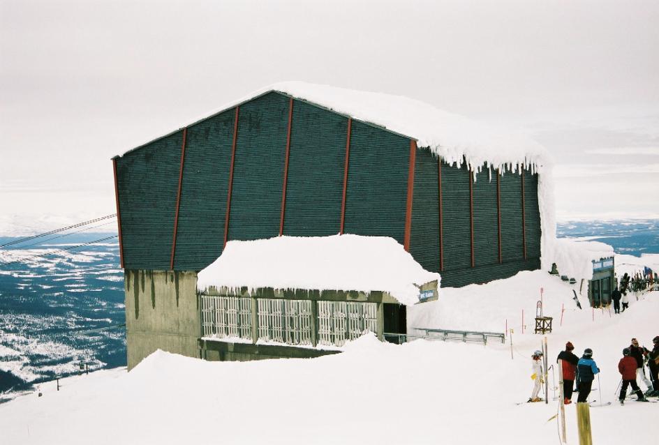 Byggnaden från nordost.