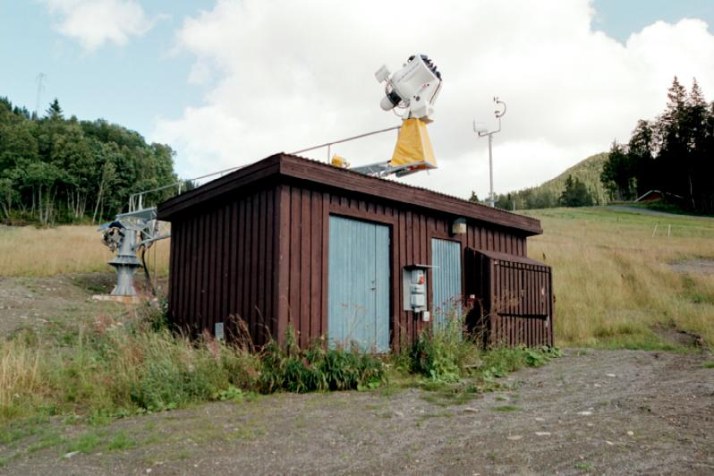 Byggnaden från väst.