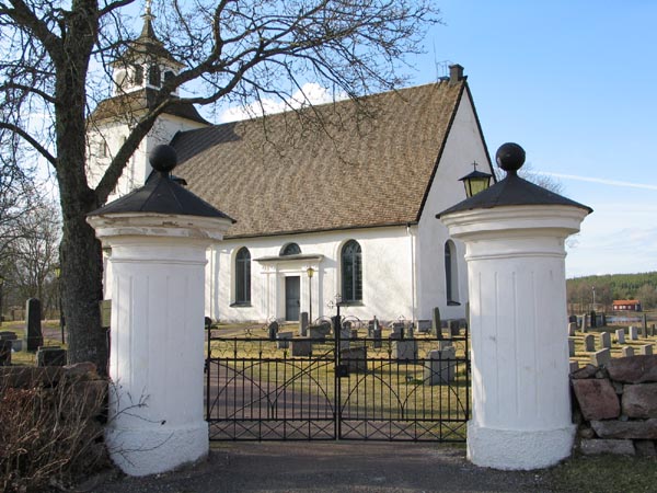 Järeda kyrka från gamla kyrkvallen, nu parkering..